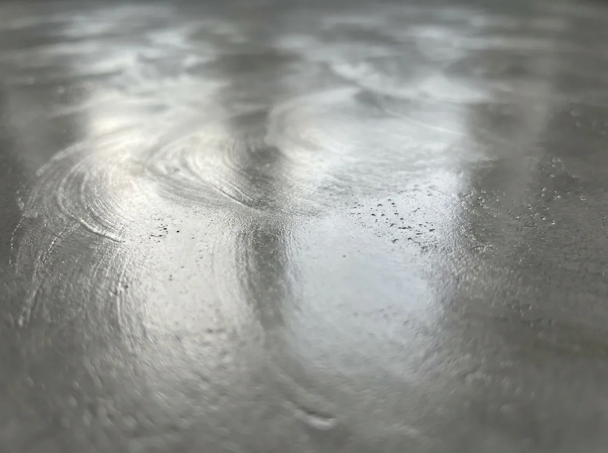 Silver marmorino, burnished